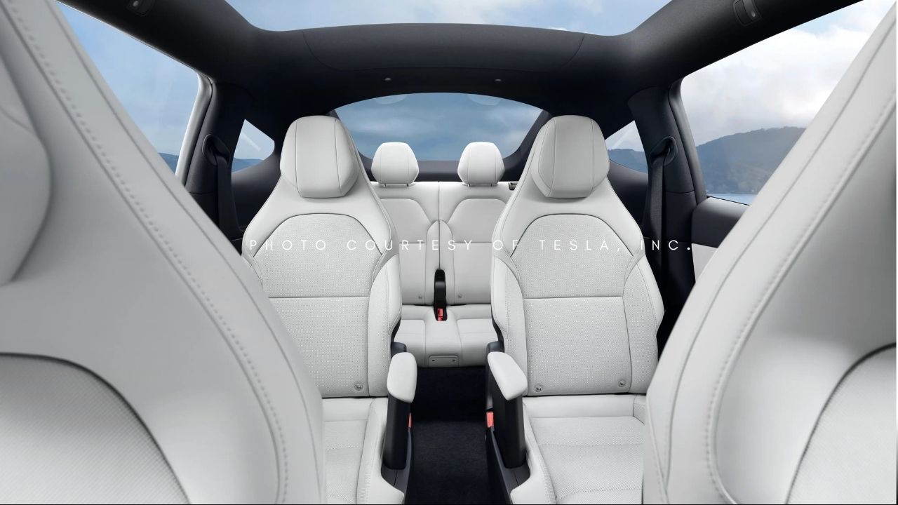 Tesla_Model_Y_interior.jpg